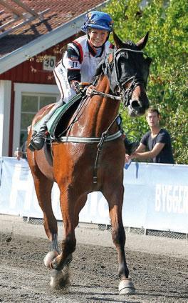 Super Mara tävlade för Stall Uppland (Jim Frick tränade henne) i den första Rixallsvenskan 2009, det blev två segrar och 130 000 kronor insprunget inom tävlingens ram och när Super Mara gjorde