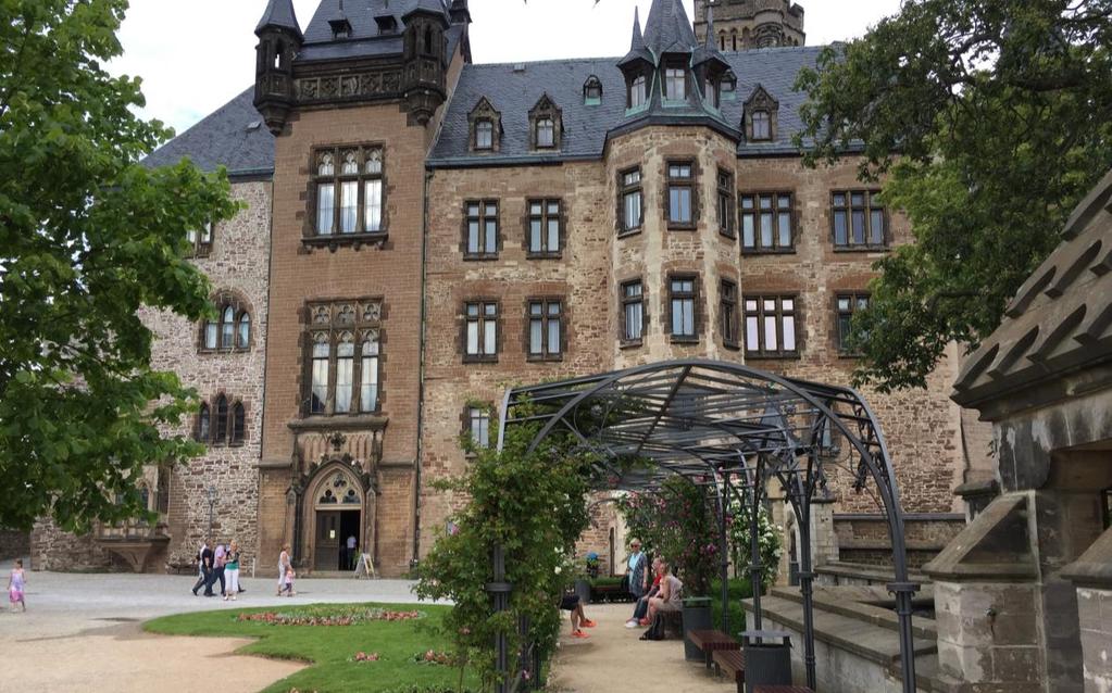 Fredag 170616: Besökte vi Trilingual School at Magdeburg Skolan är en trespråkig privatskola skola i Magdeburg. De språk som läses är franska, engelska och tyska.