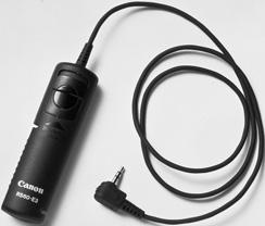 Fotografering med fjärrontroll F Fjärrutlösare RS-60E3 (säljs separat) Fjärrutlösare RS-60E3 (säljs separat) levereras med en sladd på cira 60 cm.