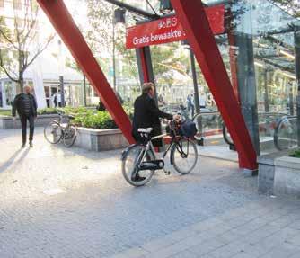 Randstad Randstad är den flerkärniga storregion i Nederlän derna där en stor del av landets befolkning lever. De största städerna är Amsterdam, Haag, Utrecht och Rotterdam.