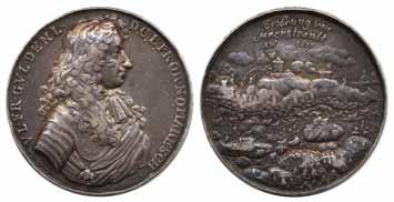 Liten lot om två 4 skilling 1778 samt tre 8 skilling, 1778, 1779 och 1781. 1-1+ 1.000:- 349 Lot silvermynt inkl. 2 kronor 1894, 97, 98, 1900, 02, 04 samt Mor Norge 1914.