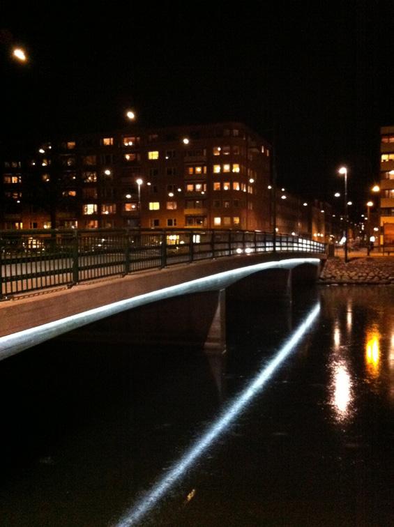 Program för utveckling av Malmös kanalrum: Översiktlig beskrivning och analys Belysning - - Balans mellan ljus och mörker Under natten då endast få människor är ute är den upplevda tryggheten en
