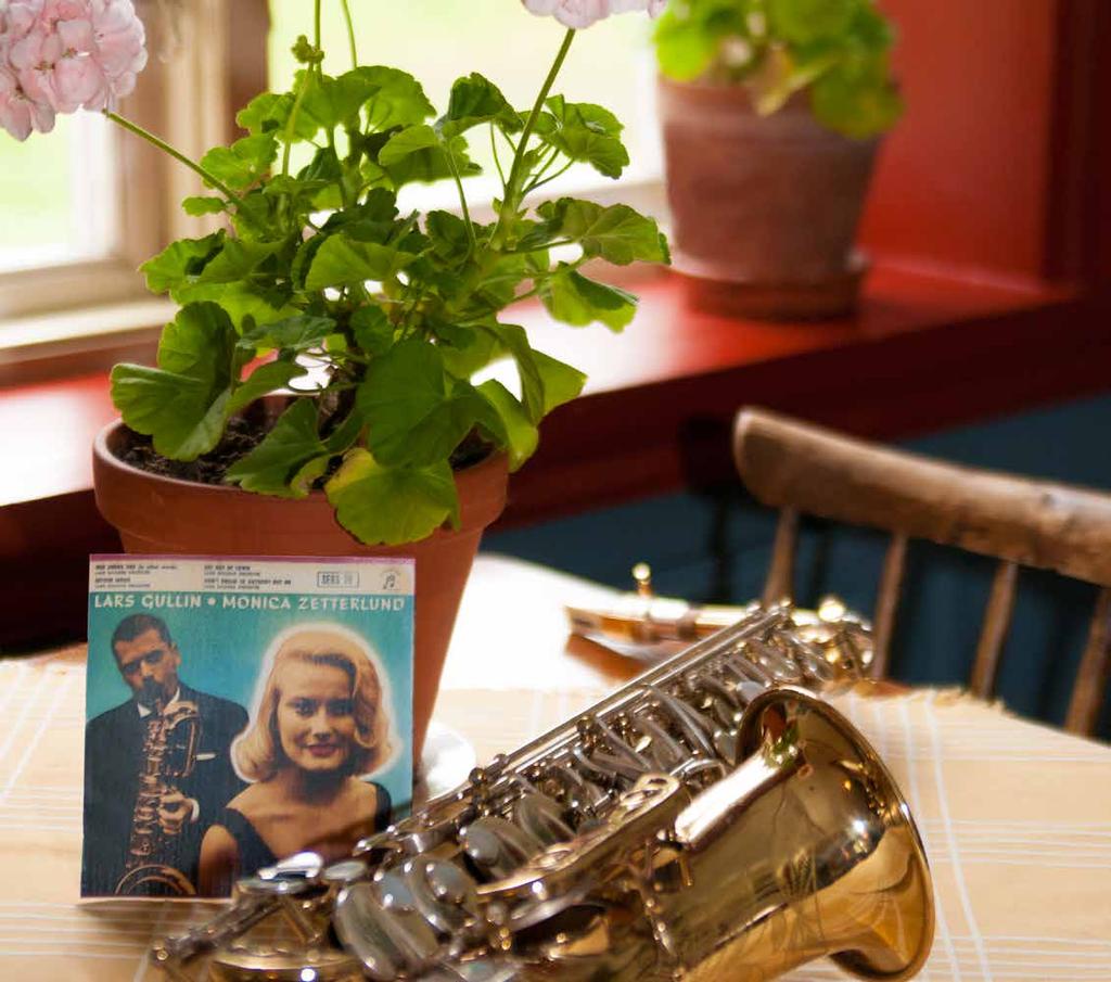 84 85 BYGDEGÅRDS- PROGRAM 2017 Foto: Marie Lundgren EKO FRÅN FÖRR Foto: Pressbild/ Wikipedia Pärlor från den svenska låtskatten Programmet för bygdegårdar ska läggas utanför tätorten i bygdegårdar