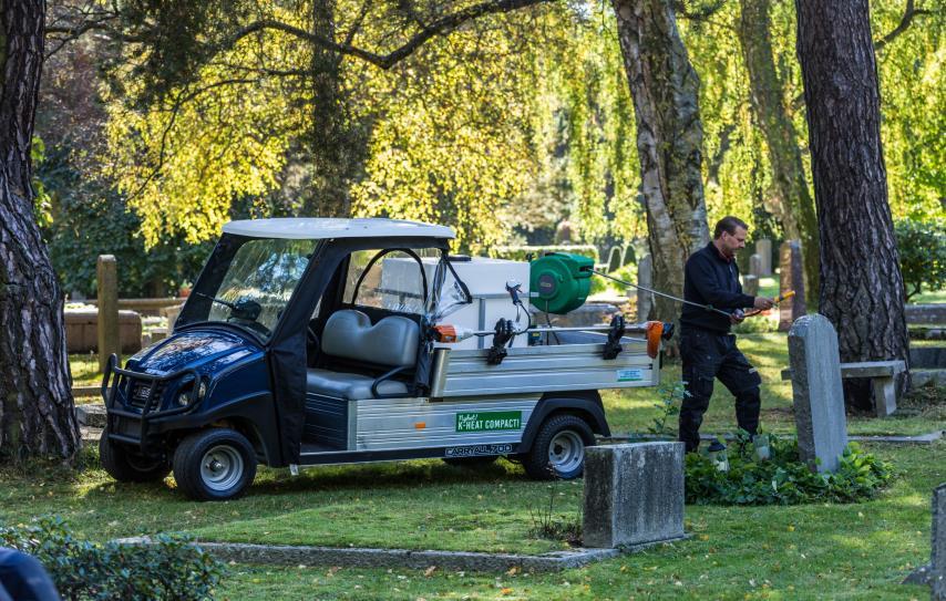 ClubCar Carryall 700, 48 Volt, årsmodell 2016 Huv av amorflex plast Formgjutna stänkskärmar Lyse fram - och bak Bromsljus 4-hjuls trumbroms och parkeringsbroms Flak med lemmar i aluminium med inbyggd