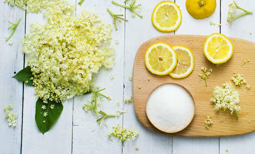 INGREDIENSER: Druvor, citron och fläderblommor, 8 % socker per dl drickfärdig saft Spädes