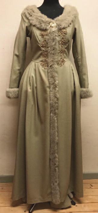 1. Beige klänning för Sandrina i W A Mozarts opera La