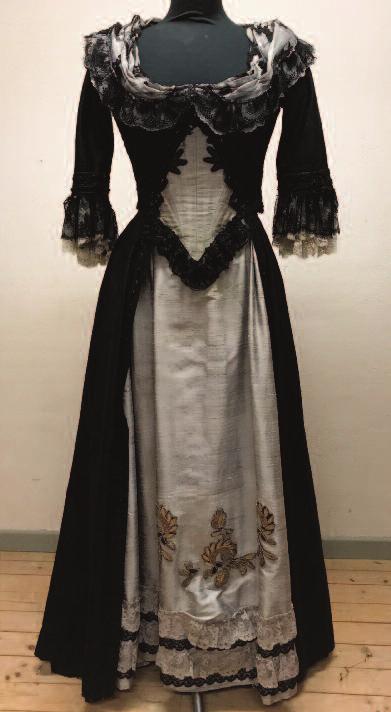 3. Svart/grå klänning för Donna Anna i Mozarts opera