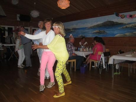 senast 1 oktober till Birgitta Hedberg på tfn.