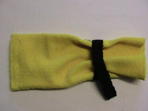 Enkel handske för CI träning Använd: Tumvante/mockasin/tubsocka För att få en styv handske, klipp till en platta av ortosmaterial som täcker barnets handflata och går ut en bit på tummen Stoppa