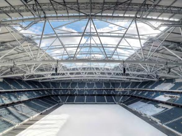 Figur 4.5.a. Takkonstruktionen i Friends Arena är delvis tillverkad i höghållfast stål och vikten har kunnat minska med 584 ton till 4 000 ton. Figur 4.5.b.