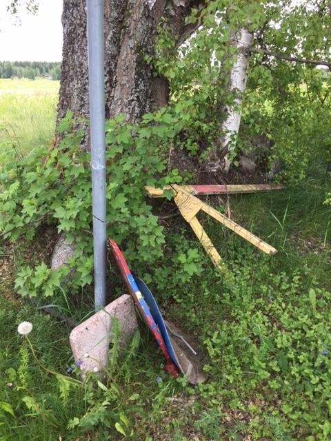 SCBs definition Tätorter: Hussamlingar med minst 200 invånare såvida avståndet mellan husen normalt inte överstiger 200 meter.