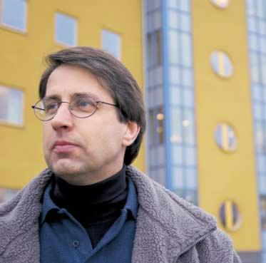 Skandinavien: Försäljningen av enheterna inom den Skandinaviska organisationen uppgick under 2001 till 1 971 miljoner kronor (1 889).