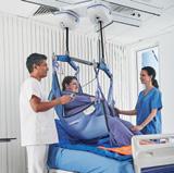 2015 Maxi Sky 2 Plus Maxi Sky 2 Plus lanserades under 2015 och är ett heltäckande taklyftsystem som bidrar till en säker och värdig förflyttning av vårdtagare och är även anpassat för bariatriska