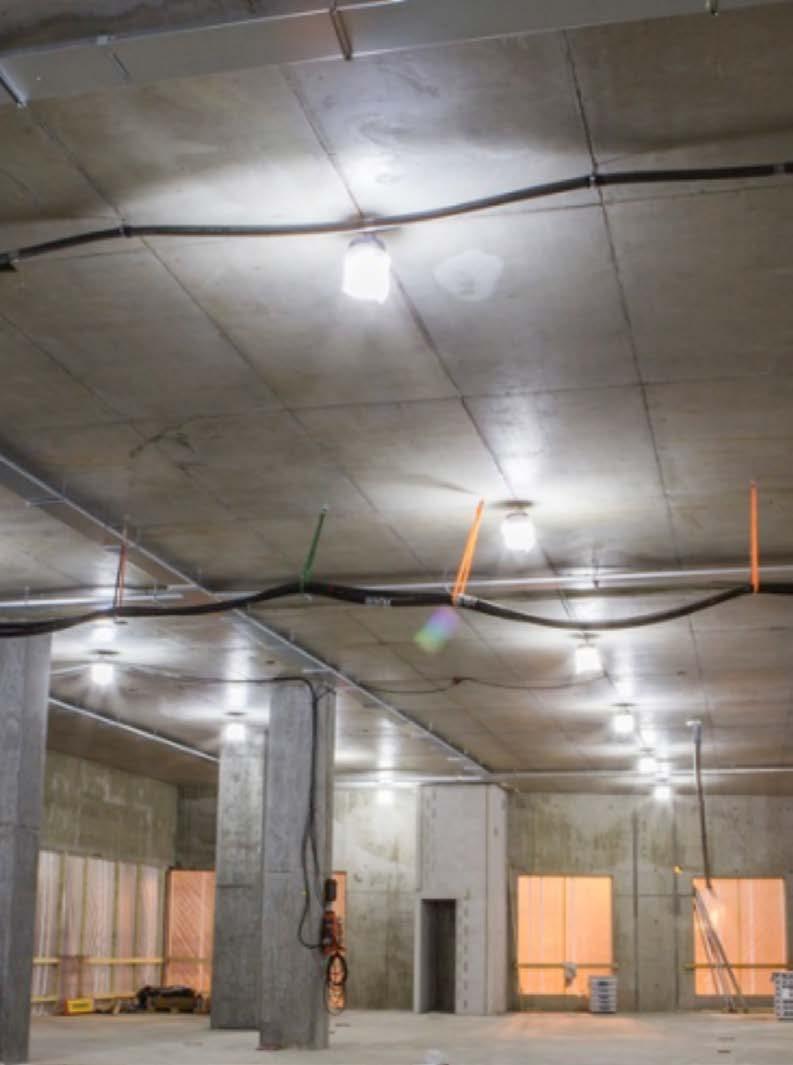 Viktigt för belysning på byggarbetsplatser Belysningen får inte vara för stark eller bländande. Skillnaden i belysningsnivå får inte vara för stor mellan olika platser belysningen måste vara konstant.