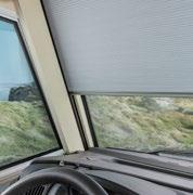 LUFTKANALER FÖRARHYTTSVÄRME 1 I alla KNAUS integrerade husbilar har den främre delen av instrumentpanelen riktad uppvärmning.