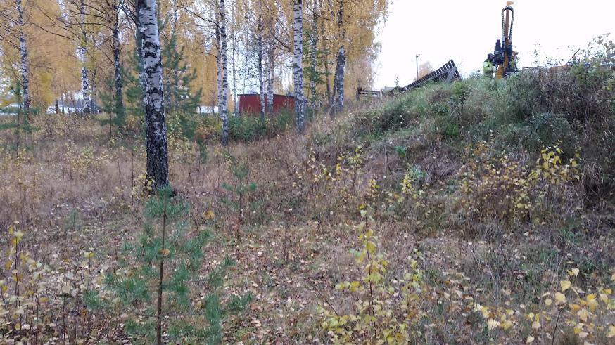 Vid täta jordar som motsvarar högradonmark läcker det vid bruksskedet inte heller så mycket porluft varpå små mängder radon har möjlighet att