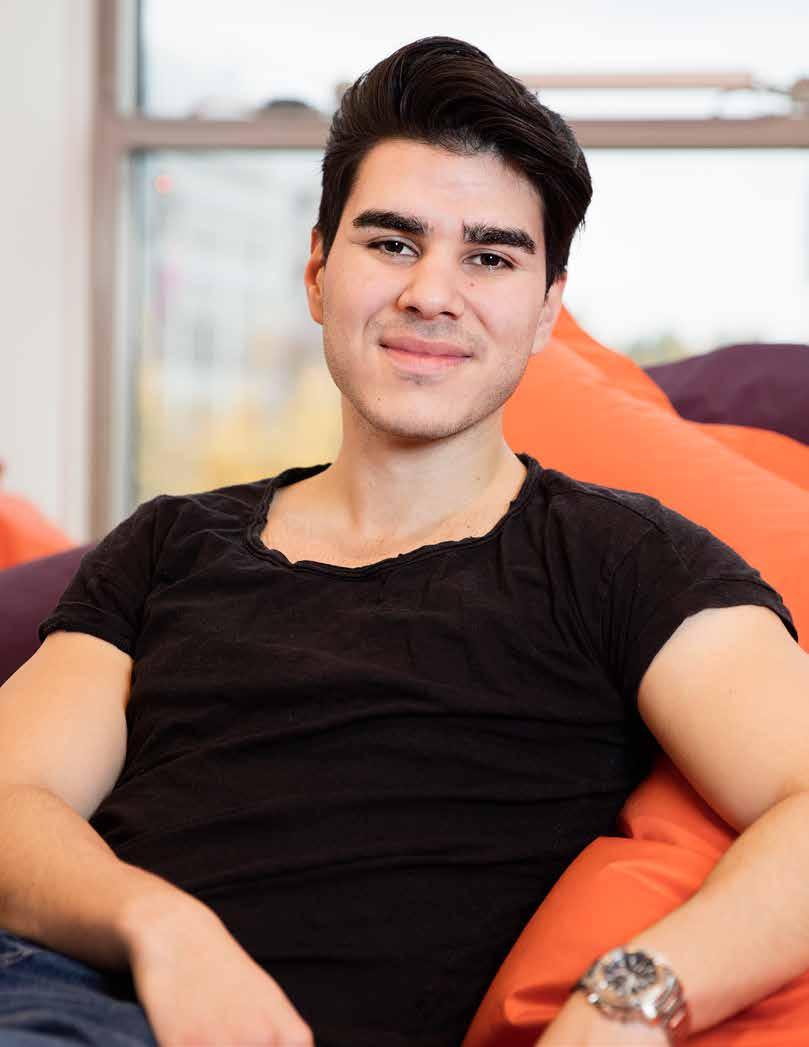 På universitetet Arash Asgari Student på Tandläkarprogrammet Det finns många utbildningar som är helt teoretiska men personligen är det inget för mig.