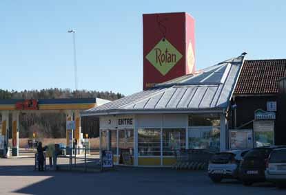 Rotviksbro är en knutpunkt där vägarna ifrån Orust, Lysekil, Skredsvik och Uddevalla möts. Ett perfekt läge för en handelsplats, säger Dick Knutson, handlare i Rotviksbro.
