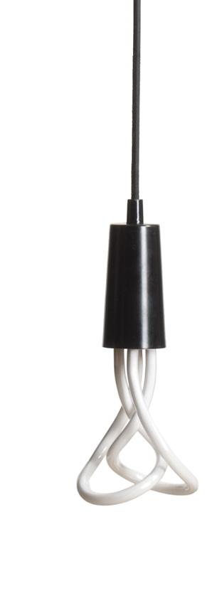I stället för att försöka härma en gammaldags glödlampa har tillverkaren
