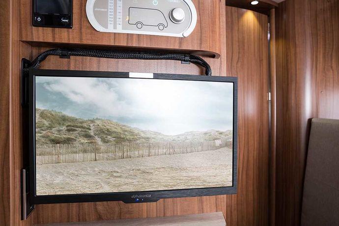 Kontrollpanel och fäste för platt-tv Sideboard Hymermobil B-klass PremiumLine är som standard utrustad med ett fäste för