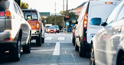Elbilar kan även bidra till trängsel i städerna. Enligt en norsk undersökning ändrar de som köper en elbil sina resvanor och reser oftare med bil än andra.