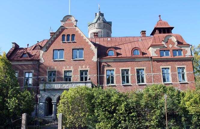 Byggnadens arkitektur kunde bevaras Det gamla Tingshuset, byggt 1904, i centrala Lidköping stod tomt länge efter det att tingsrätten flyttat till Skövde.