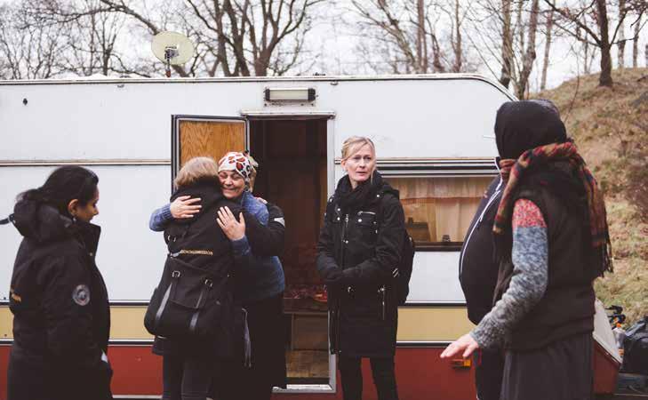 Unikt för projektet är att vi har fältarbetare som talar både rumänska och romani och fungerar som brobyggare.