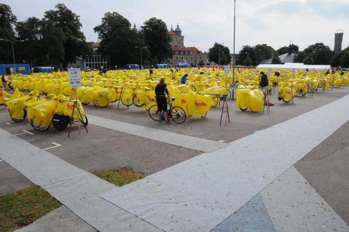 Inför tävlingen - Check in av cykel, tidtagning och Tävlingsgenomgång Check in av cykel Du måste checka in din cykel och dina påsar samt hänga upp dem på avsedd plats på fredagen den 19 augusti