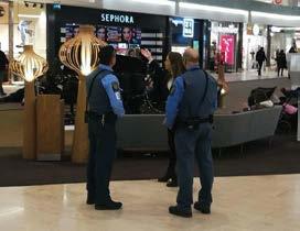 TÄBY NYHETER 4 februari 10 februari 2017 11 Täbbans ordningsvakter prisas för trygghetsinsats Årets Trygg i Täbystipendium tilldelas ordningsvakterna i Täby Centrum. Vinnarna själva lovordar kommunen.