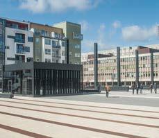 Fram till idag har hon harvat runt på vänners soffor, haft korta hyreskontrakt och behövt pendla hem till familjen i Sandviken för att få sina kläder tvättade.