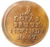 726 SPELPENNINGAR och BRÄDSPELSBRICKOR 726 Spelpenning. Av A. Karlsteen eller någon av dennes elever. Guld. 18 mm. HK 27a. Holst 103. 1,65 g. S. 1?/2)(1 800 Under Karl XII:s tidiga regeringsår präglades några olika spelpenningar.