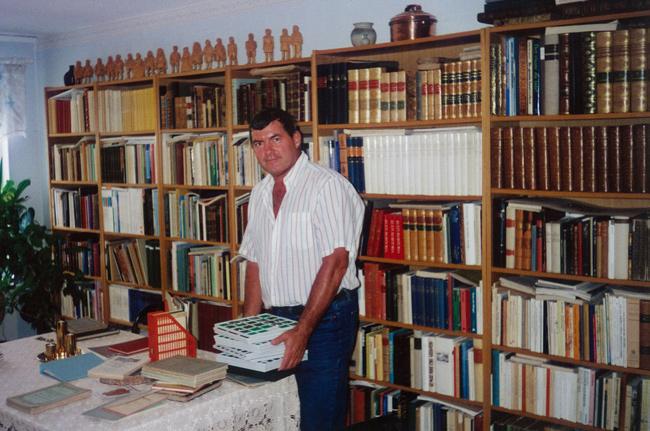 Foto: Jan-Olof Björk 1995 Anders Frösell som mynt- och medaljsamlare av Kjell Holmberg Anders Frösell (1945-2008) samlade på många olika typer av numismatiska objekt, och i stort sett inget område