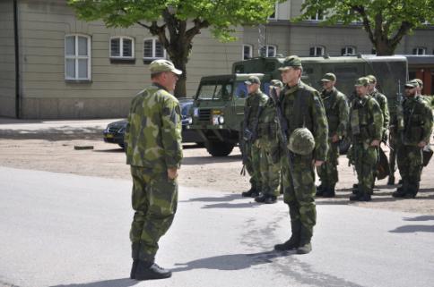 Kapten Thomas Nygren är 48 år och är gift med 3 vuxna barn Jag startade min militära karriär i Boden på P5, hamnade sedan på I16 efter nedläggningen av infanteriet så har jag varit: 1 år i Baltikum 2