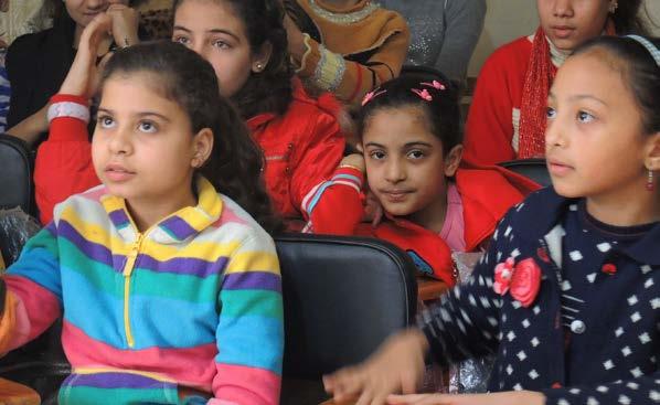 Foto: EFKs arkiv Skolstöd till flickor i Kairos slum, Egypten Runt om Kairo finns så kallade sopstäder, slumområden där miljoner människor bor. Hit kommer sopor från olika delar av Kairo.