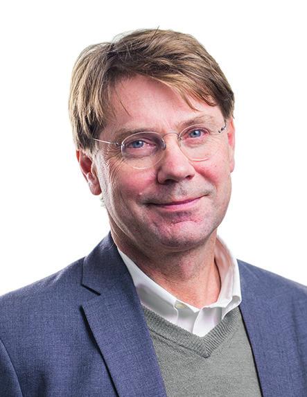 Jonas har under 17 år arbetat på investmentbanker (SEB Enskilda, Maizels, Westerberg & Co samt Nordea) som rådgivare inom företagsöverlåtelser samt med kapitalanskaffningar och börsnoteringar.