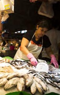 5 x viktiga fakta Text & foto: JONAS HENNINGSSON Pinchos på Tasqueta de Blai och tapas på Quimet & Quimet Shopping på La Boqueria 10 Pengar I Spanien betalar man med euro.