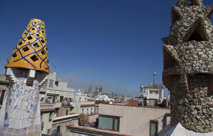 8 BARCELONA 5 x att göra Utforska gränderna i gamla staden Det är ett rent nöje att vandra runt i de gamla vindlande gränderna i Barri Gòtic, den gamla staden.