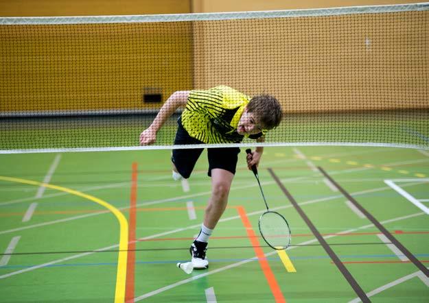 Idrotter inom idrottsutbildningarna BADMINTON FOTBOLL FRIIDROTT FUNKTIONELL FITNESS HANDBOLL INNEBANDY OLYMPISK TYNGDLYFTNING SIMNING STYRKELYFT MÄNNISKAN & ATLETEN Ta del av mer information om vilka