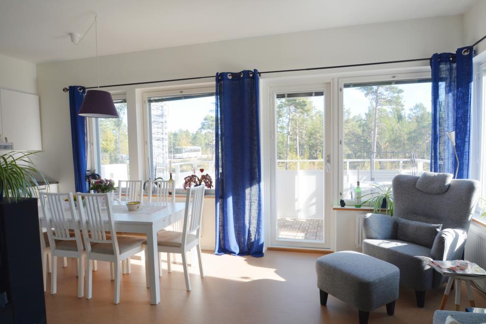 AKTIELÄGENHET VID LOTSGATAN 5 A Lotsberget, Mariehamn 2 rum & kök om ca 65 m 2 Modern och rymlig 2 rum och kök i första våningen i nybyggt lägenhetshus som färdigställdes i december 2014.