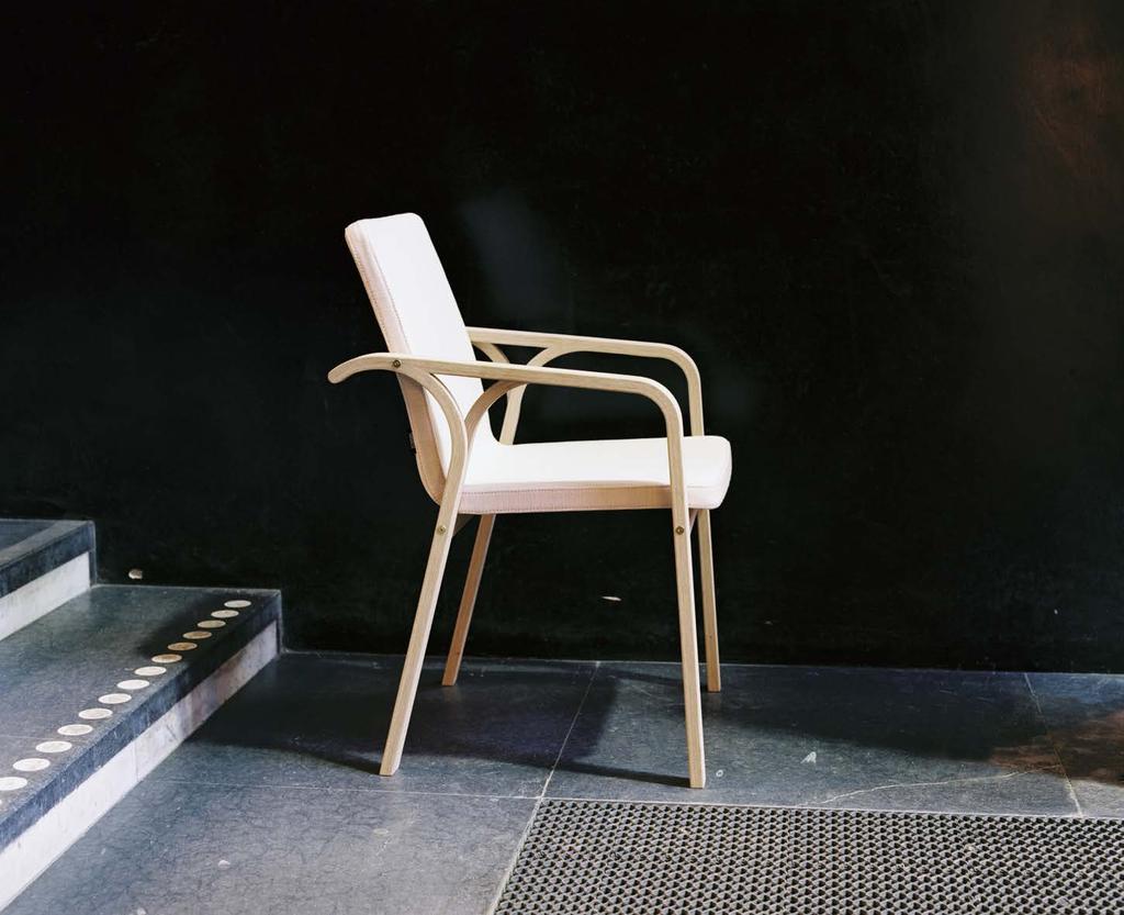 24 Mino armchair.