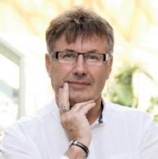 KONFERENSENS TALARE BENGTH GUSTAFSON Det motsägelsefulla är ett starkt Gudsbevis Hej Bength Gustafson, vilken är rubriken för din lektion? Min titel är: Det motsägelsefulla är ett starkt Gudsbevis.