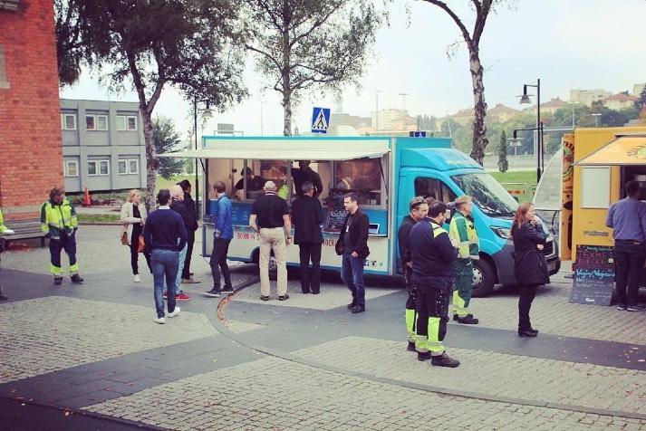 VI HJÄLPER TILL MED MAT OCH DRYCK TILL ER AKTIVITET Vi jobbar även tillsammans med många food trucks runt om i landet och i norden.