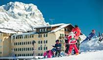 Skipass Cortina d Ampezzo Omfattar totalt 43 liftar och mer än 140 km pist. (Ingår i Dolomiti SuperSki som omfattar 450 liftar och 1220 km pist) Bra webbsidor: www.dolomitisuperski.com Priser Cortina!