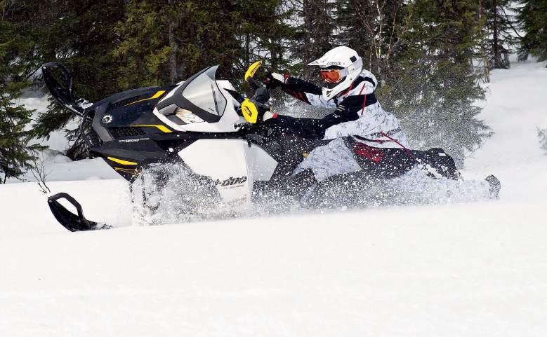 Till oss kommer Backcountry X i helt svarta färger. rmotion har nu vuxit lite på längden och funnit sin plats även hos Renegademodellerna.