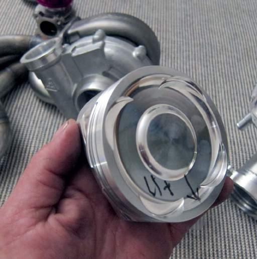 Den trecylindriga 1171cc motorn från Österrike påminner en hel del om de tripplar som Yamaha använder sig av i den framgångsrika Nytro-serien men rent tekniskt är skillnaderna ganska stora.