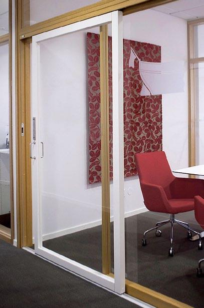 Den här guiden gör det unika valet enklare. Integrerade skjutdörrar Skjutdörrsalternativ som kombinerar stor designfrihet och hög ljudreducering.
