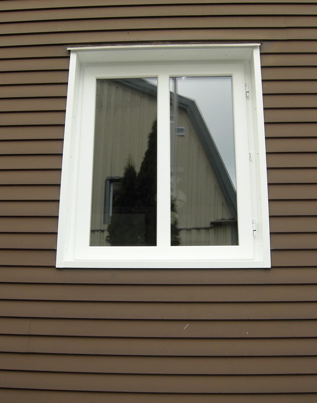 Referenser PVC 1-lufts utåtgående fönster med stående bågpost 80 mm.