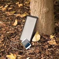 Anslut enkelt din powerbank till den integrerade USB-laddningporten och ladda mobilen eller surfplattan