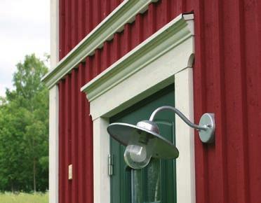 Balkong: Tryckimpregnerat trallgolv 28x120 på tryckimpregnerade bjälkar. Balkongstolpar och erforderliga balkar. Tryckimpregnerade räcken i omfattning enligt ritning.
