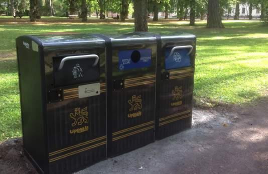 Stationsöversikt En serie smarta, uppkopplade avfalls- och återvinningsstationer Ett Bigbelly-system består av en uppsättning smarta avfalls- och återvinningsstationer som kan anpassas efter varje